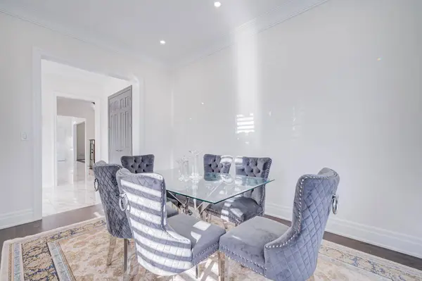 2 Pietrowski DR, Georgina, ON L4P 0J7