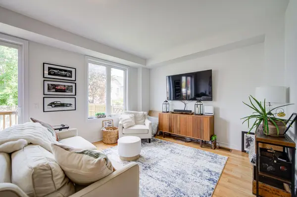 29 Sorbara WAY, Whitby, ON L1M 0M4