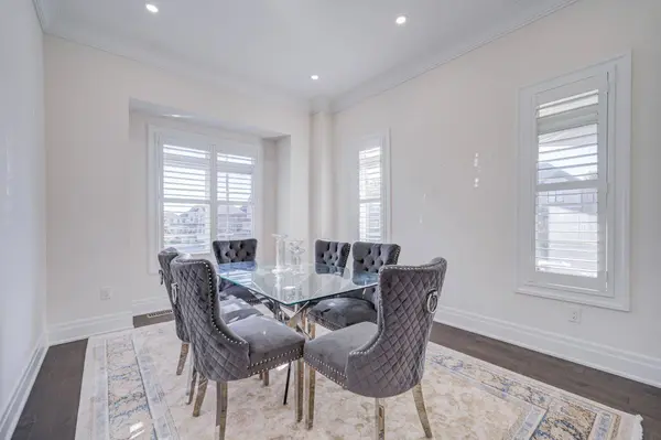 2 Pietrowski DR, Georgina, ON L4P 0J7