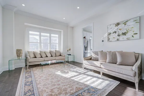 2 Pietrowski DR, Georgina, ON L4P 0J7