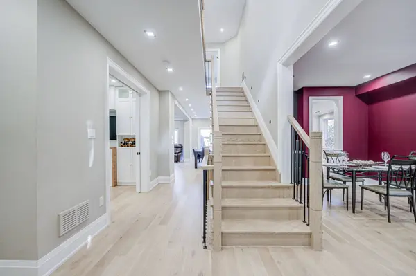 779 Mclaren ST, Newmarket, ON L3Y 8H3