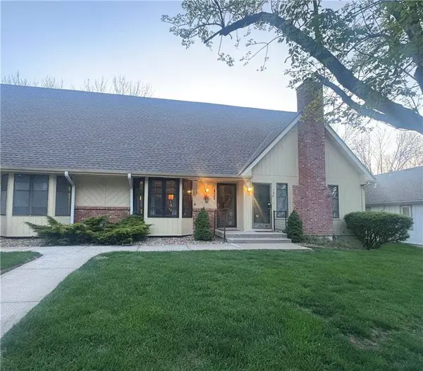 158 Robin RD, Lee's Summit, MO 64063