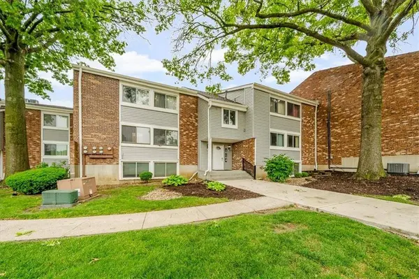 10104 W 96th ST #C, Overland Park, KS 66212