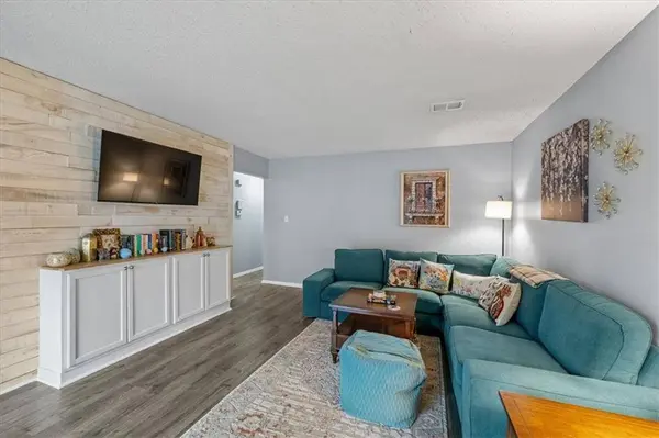 10104 W 96th ST #C, Overland Park, KS 66212
