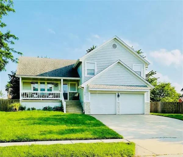 727 SE London WAY, Lee's Summit, MO 64081