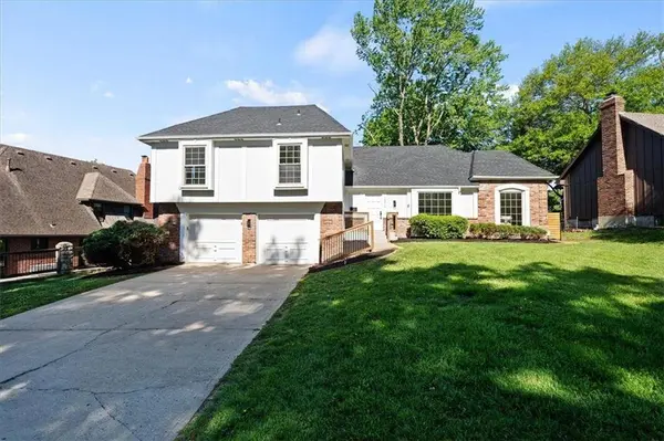 10310 Eby ST, Overland Park, KS 66212