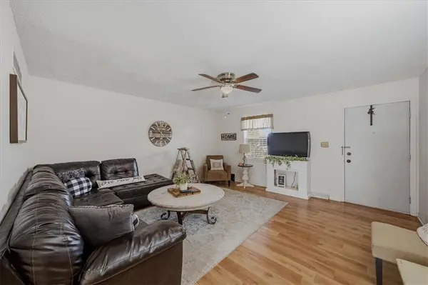 6435 E 127th ST, Grandview, MO 64030