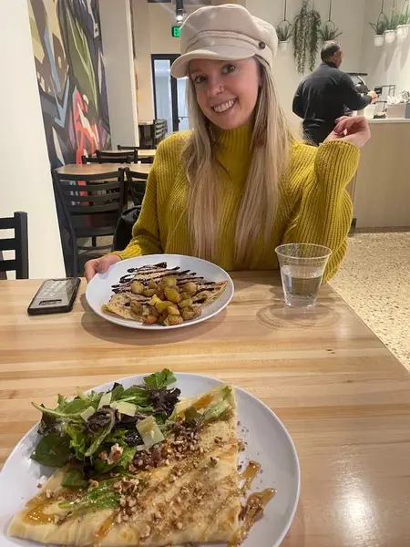 Zeeland (Featuring La Crême Cafe)