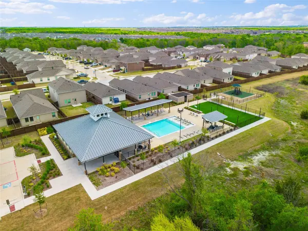 1009 Thornberry DR, Crandall, TX 75114