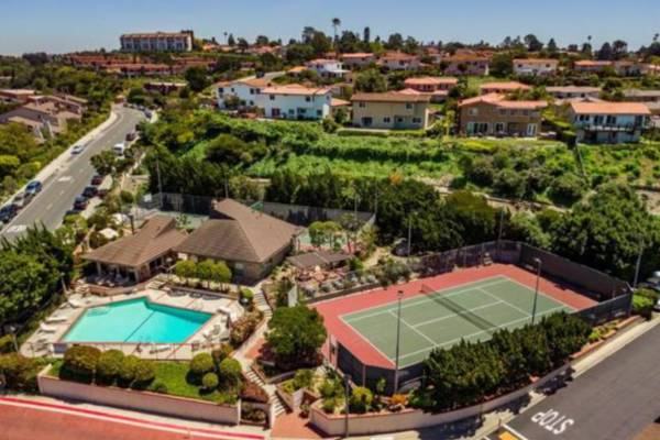 Aerial view of Mira Verde clubhouse, pool, tennis court and townhomes in Rancho Palos Verdes