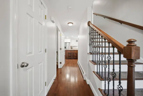13 Stirling AVE, Hooksett, NH 03106