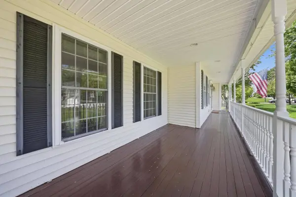 13 Stirling AVE, Hooksett, NH 03106