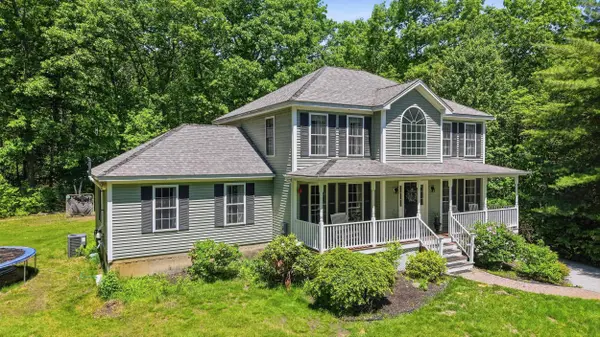 24 Gardensong DR, Hooksett, NH 03106