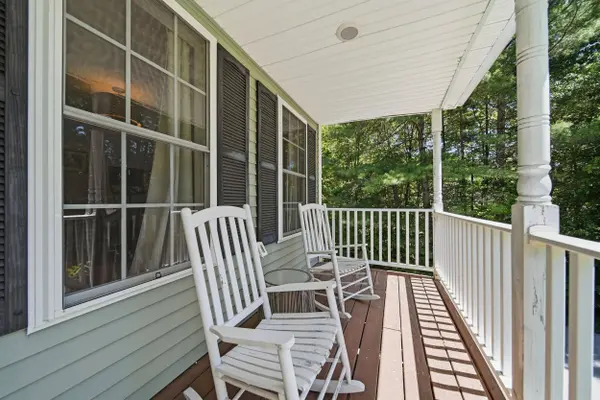 24 Gardensong DR, Hooksett, NH 03106