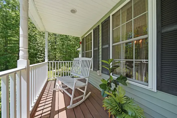 24 Gardensong DR, Hooksett, NH 03106