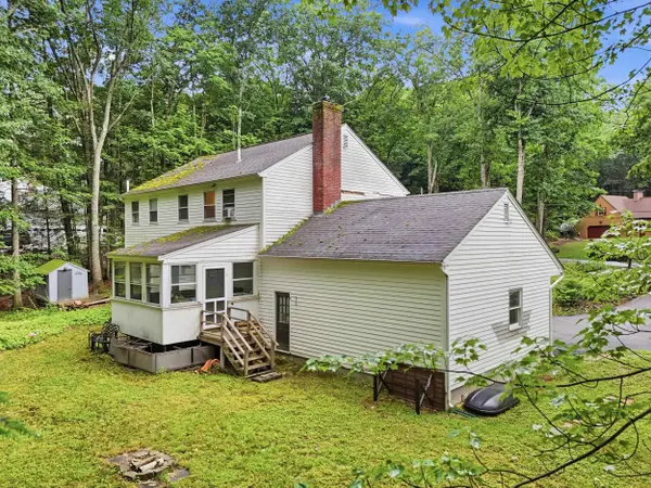 47 Beaver LN, Bedford, NH 03110
