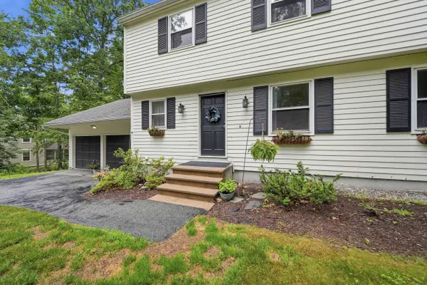 47 Beaver LN, Bedford, NH 03110