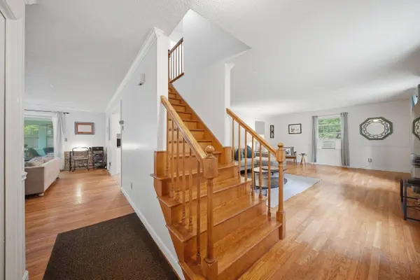 47 Beaver LN, Bedford, NH 03110
