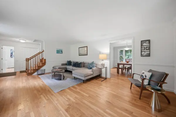 47 Beaver LN, Bedford, NH 03110