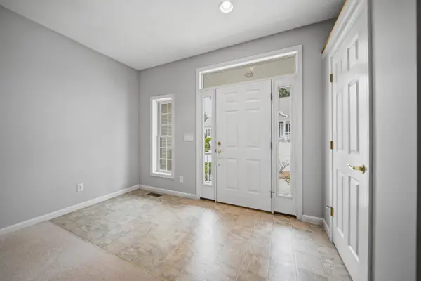 34 Mammoth RD #18, Hooksett, NH 03106