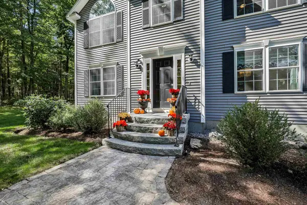 94 Mountain RD, Goffstown, NH 03045