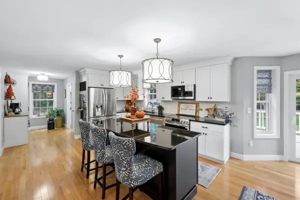 94 Mountain RD, Goffstown, NH 03045