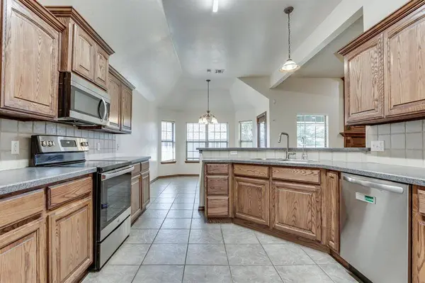 11112 SW 6th, Yukon, OK 73099