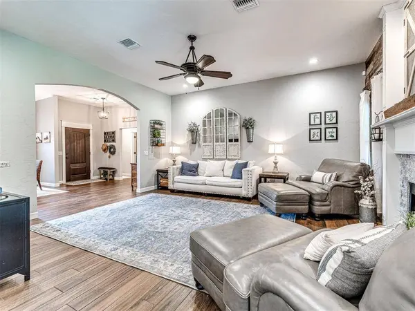 9924 Fawn Hollow RD, Mustang, OK 73064