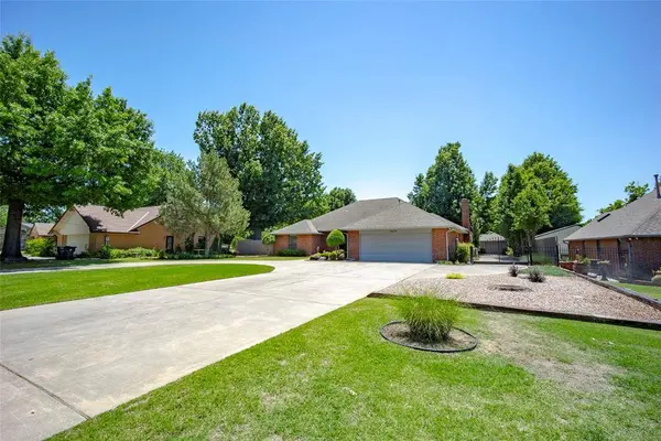 7824 NW 39th ST, Bethany, OK 73008