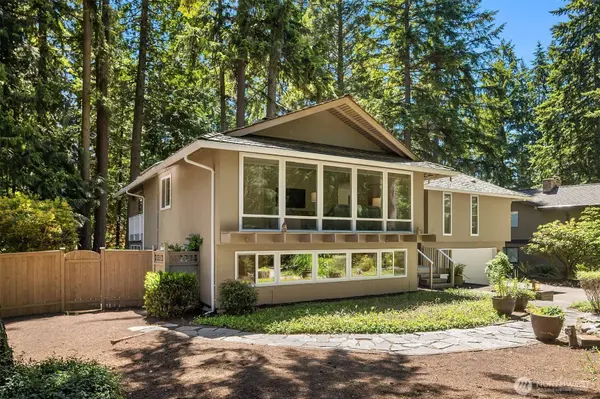 2119 Sahalee DR W, Sammamish, WA 98074