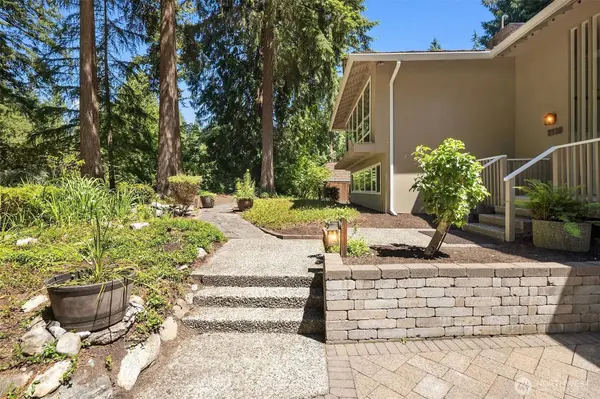 2119 Sahalee DR W, Sammamish, WA 98074