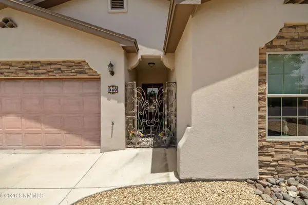 940 Flora Vista DR, Las Cruces, NM 88007
