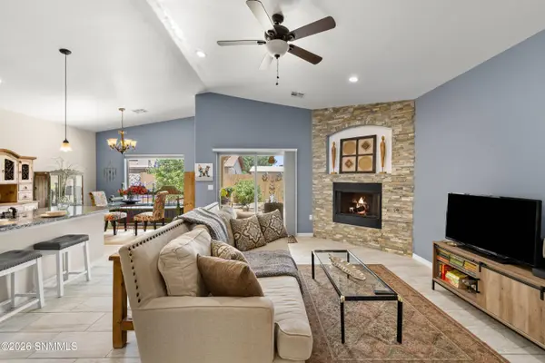940 Flora Vista DR, Las Cruces, NM 88007