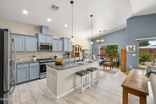 940 Flora Vista DR, Las Cruces, NM 88007