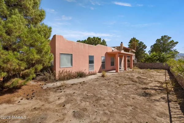 150 Cherry Hill LN, Santa Teresa, NM 88008