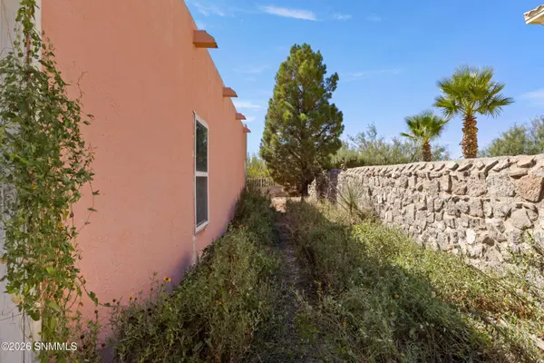 150 Cherry Hill LN, Santa Teresa, NM 88008