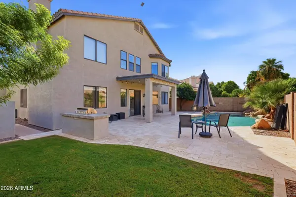 560 E BETSY Lane, Gilbert, AZ 85296