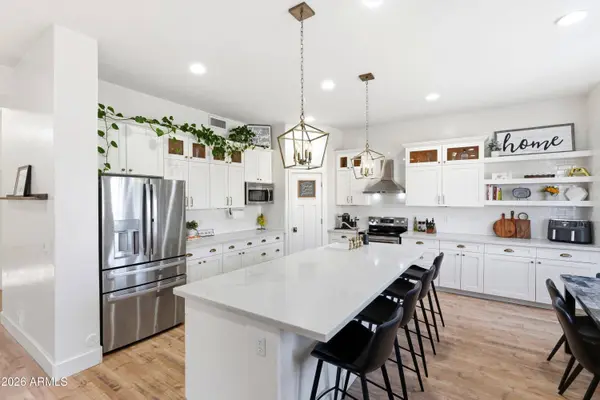560 E BETSY Lane, Gilbert, AZ 85296