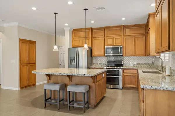 1866 Verrazona DR, Roseville, CA 95747