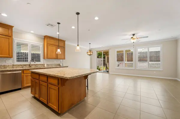 1866 Verrazona DR, Roseville, CA 95747
