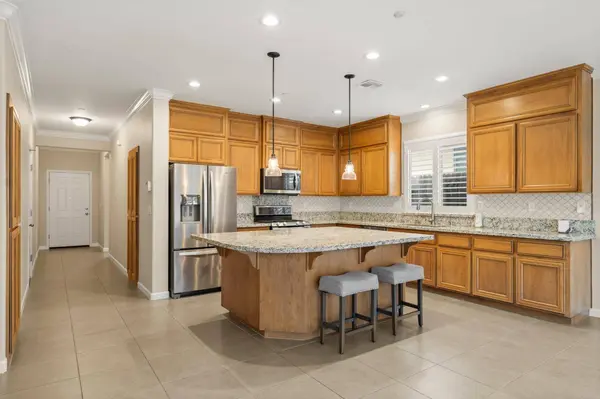 1866 Verrazona DR, Roseville, CA 95747