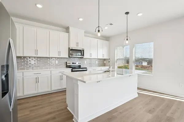 2360 Woodmeadow Dr, Clarksville, TN 37043