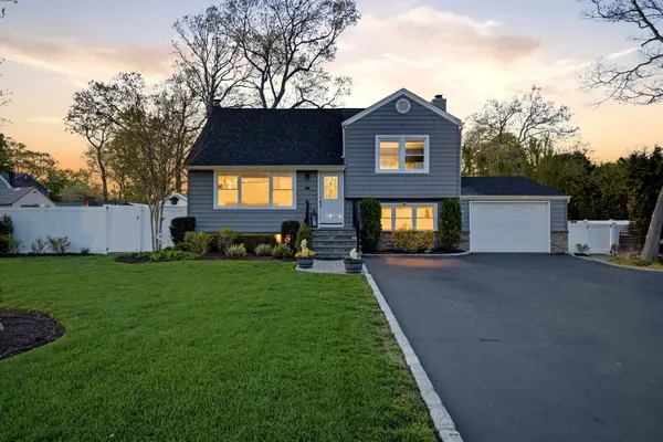237 Woodlawn Ave, St James, NY 11780-2531