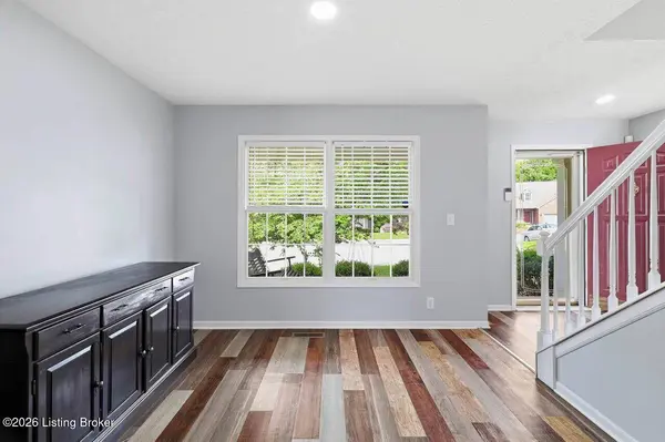 5207 Rainmaker Ct, Louisville, KY 40229