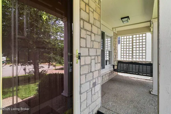 5207 Rainmaker Ct, Louisville, KY 40229