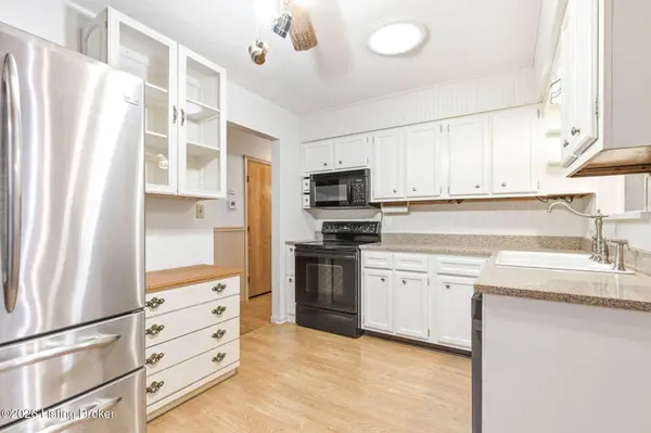 2433 Armstrong Ln, Mt Washington, KY 40047
