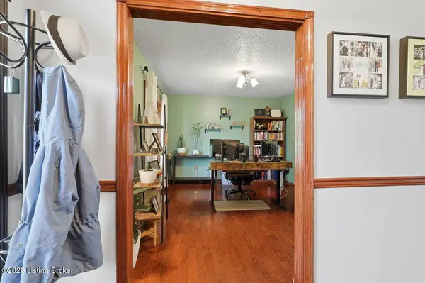 1037 Cobblestone Cir, Shepherdsville, KY 40165