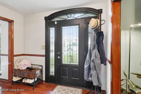 1037 Cobblestone Cir, Shepherdsville, KY 40165