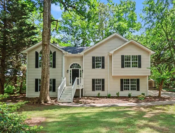 105 Creek View DR, Hoschton, GA 30548