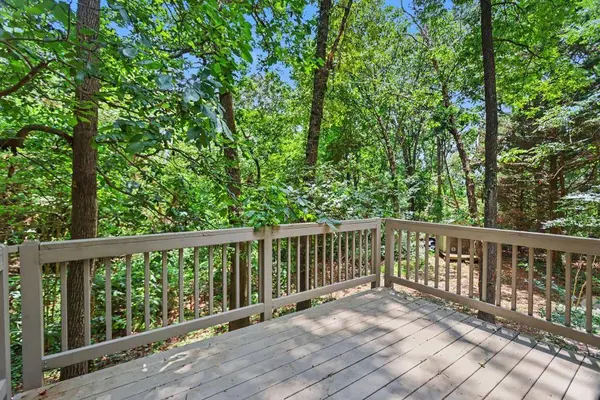 105 Creek View DR, Hoschton, GA 30548